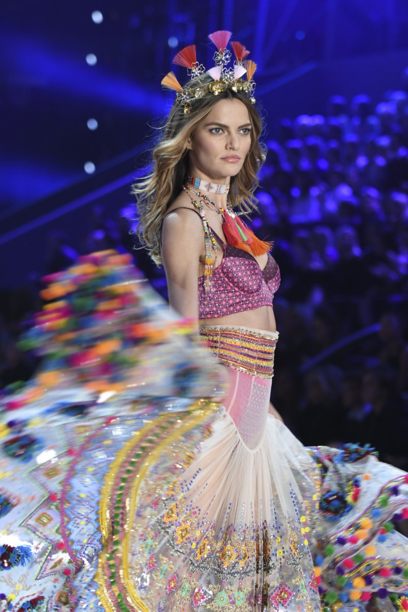'The Victoria's Secret Fashion Show' PHOTOS See Kendall Jenner, Bella