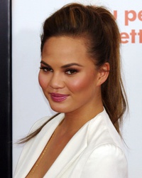 christine-teigen__0_200w.jpg