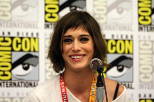 Lizzy Caplan