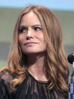 Jennifer Jason Leigh